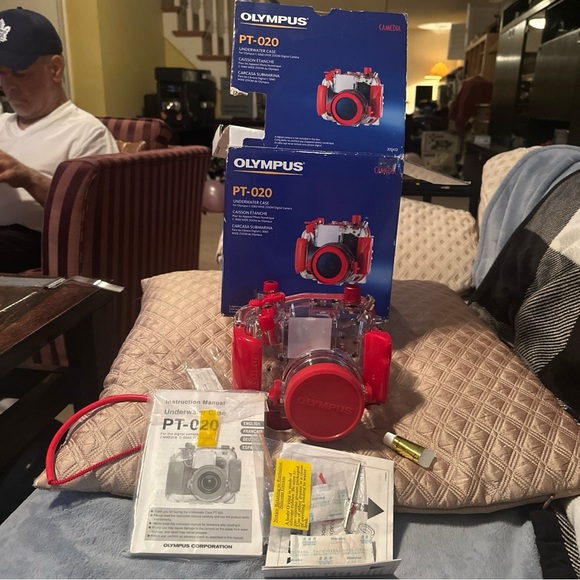 Olympus Red Underwater Photography Housing - Picture 3 of 6